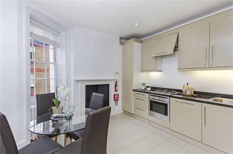 2 bedroom flat, Manchester Street, Marylebone W1U - Available