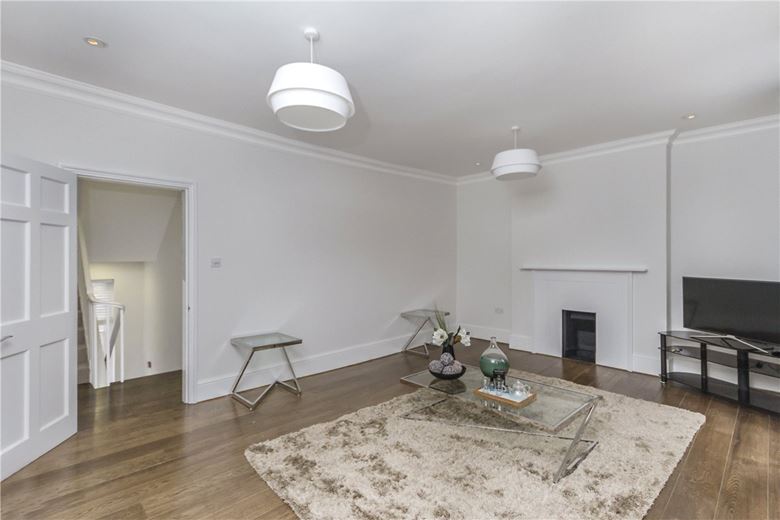 2 bedroom flat, Manchester Street, Marylebone W1U - Available