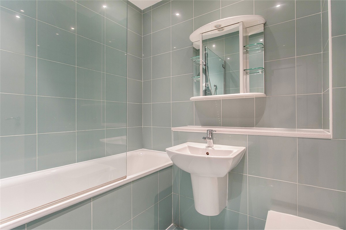 1 bedroom flat, Upper Berkeley Street, Marylebone W1H - Available