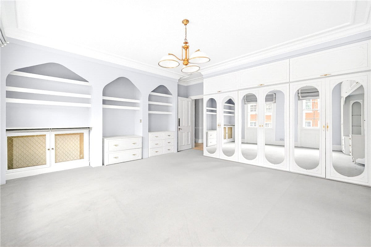 4 bedroom flat, Cumberland Mansions, George Street W1H - Available