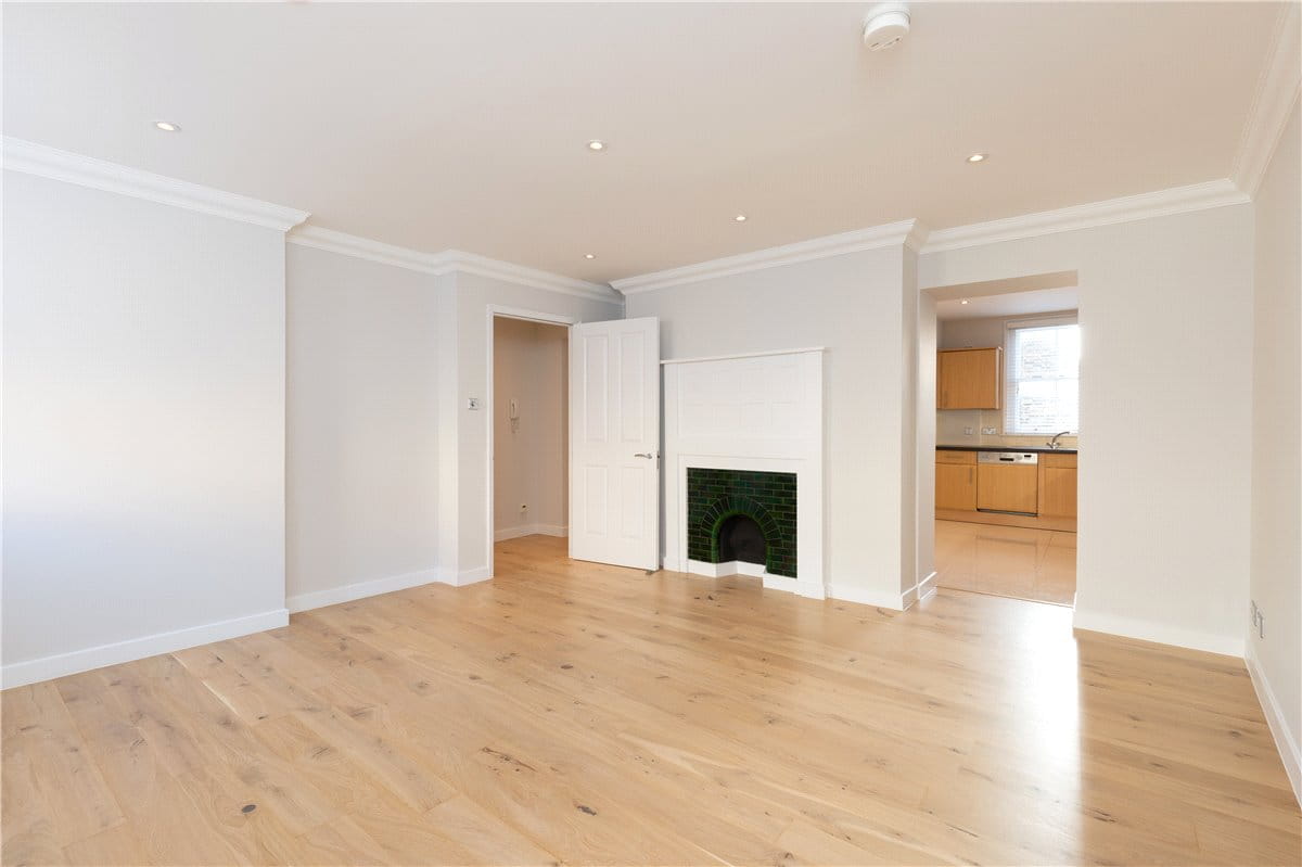 2 bedroom flat, Manchester Street, Marylebone W1U - Available