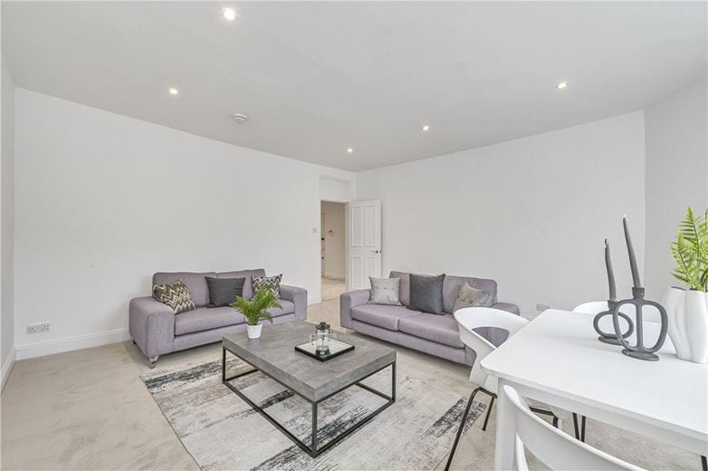 3 bedroom flat, Upper Wimpole Street, Marylebone W1G - Available