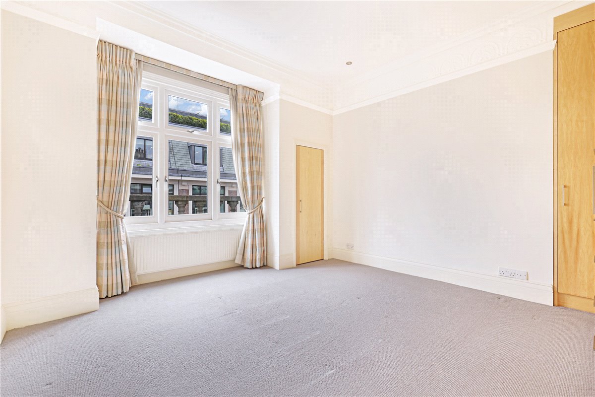 3 bedroom flat, New Cavendish Street, Marylebone W1W - Available