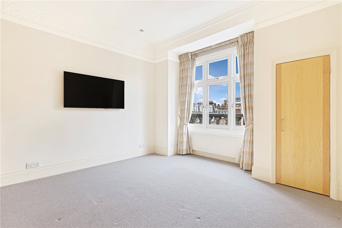 3 bedroom flat, New Cavendish Street, Marylebone W1W - Available