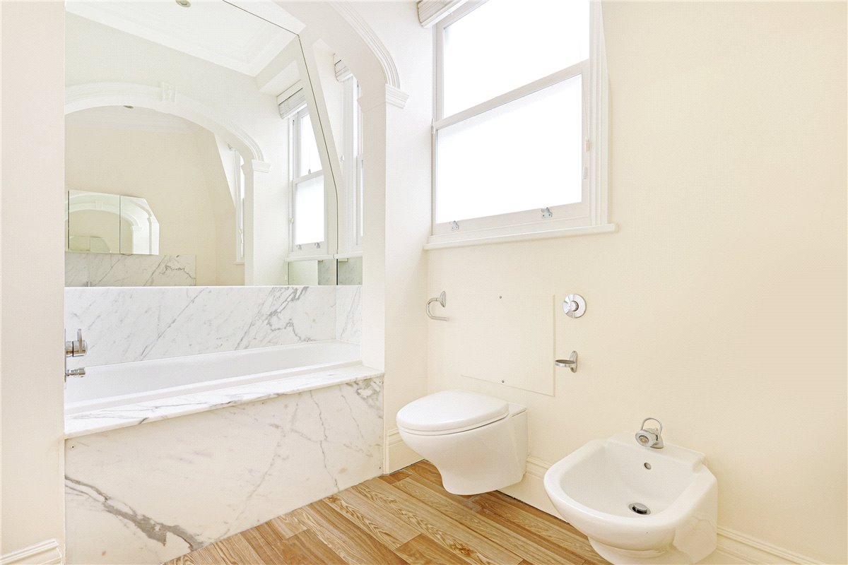 3 bedroom flat, New Cavendish Street, Marylebone W1W - Available