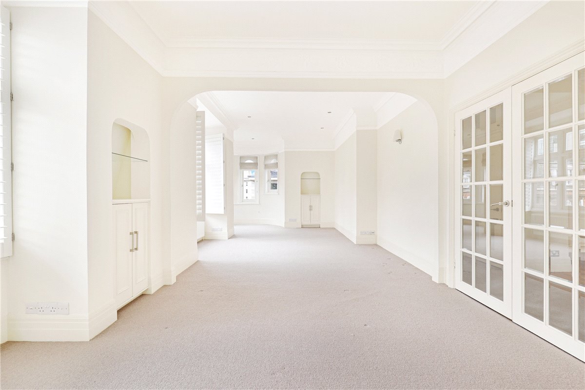 3 bedroom flat, New Cavendish Street, Marylebone W1W - Available