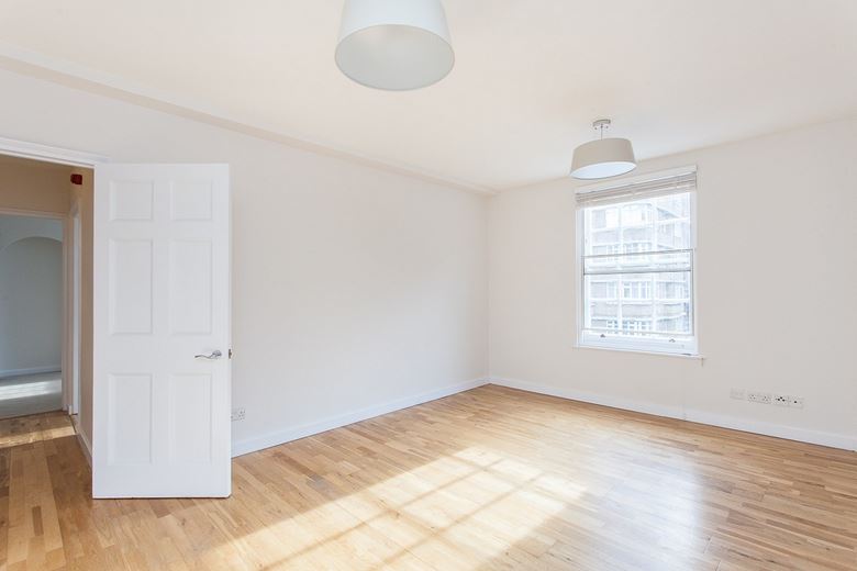 3 bedroom flat, George Street, Marylebone W1H - Let Agreed