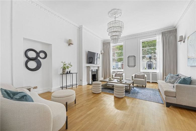 2 bedroom maisonette, Gloucester Place, Marylebone W1U - Available