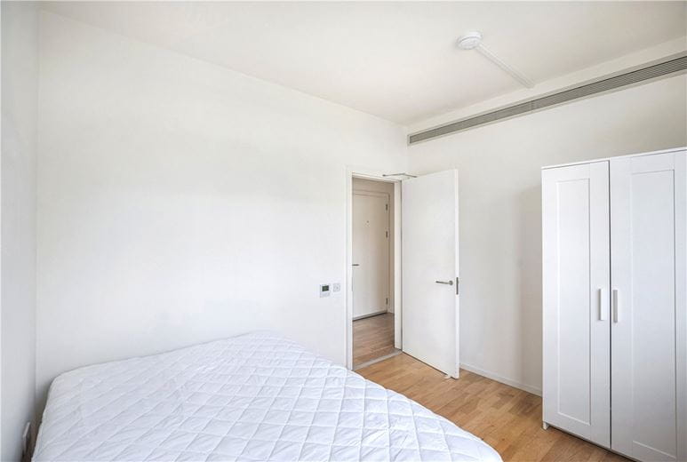 3 bedroom flat, Rathbone Place, Fitzrovia W1T - Available