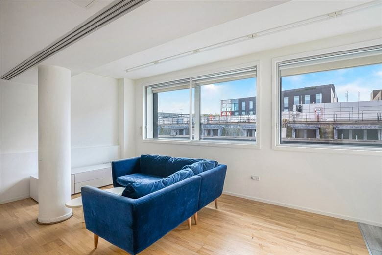 3 bedroom flat, Rathbone Place, Fitzrovia W1T - Available