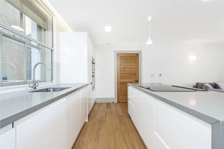 2 bedroom flat, Moxon Street, Marylebone W1U - Available