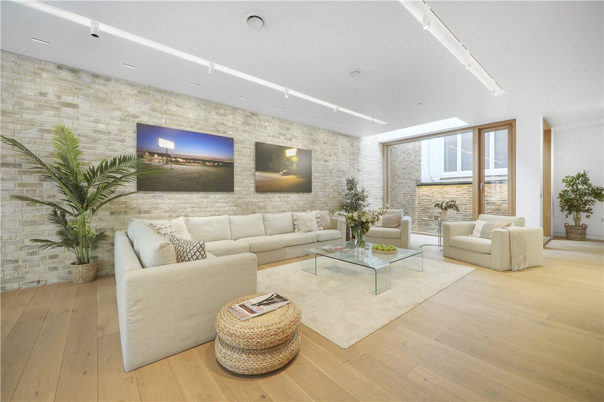 3 bedroom house, Bingham Place, London W1U - Available