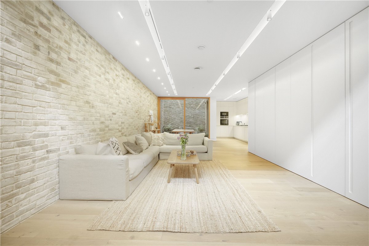 3 bedroom house, Bingham Place, London W1U - Available