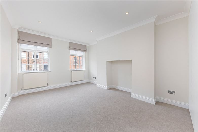 3 bedroom flat, Upper Berkeley Street, Marylebone W1H - Available