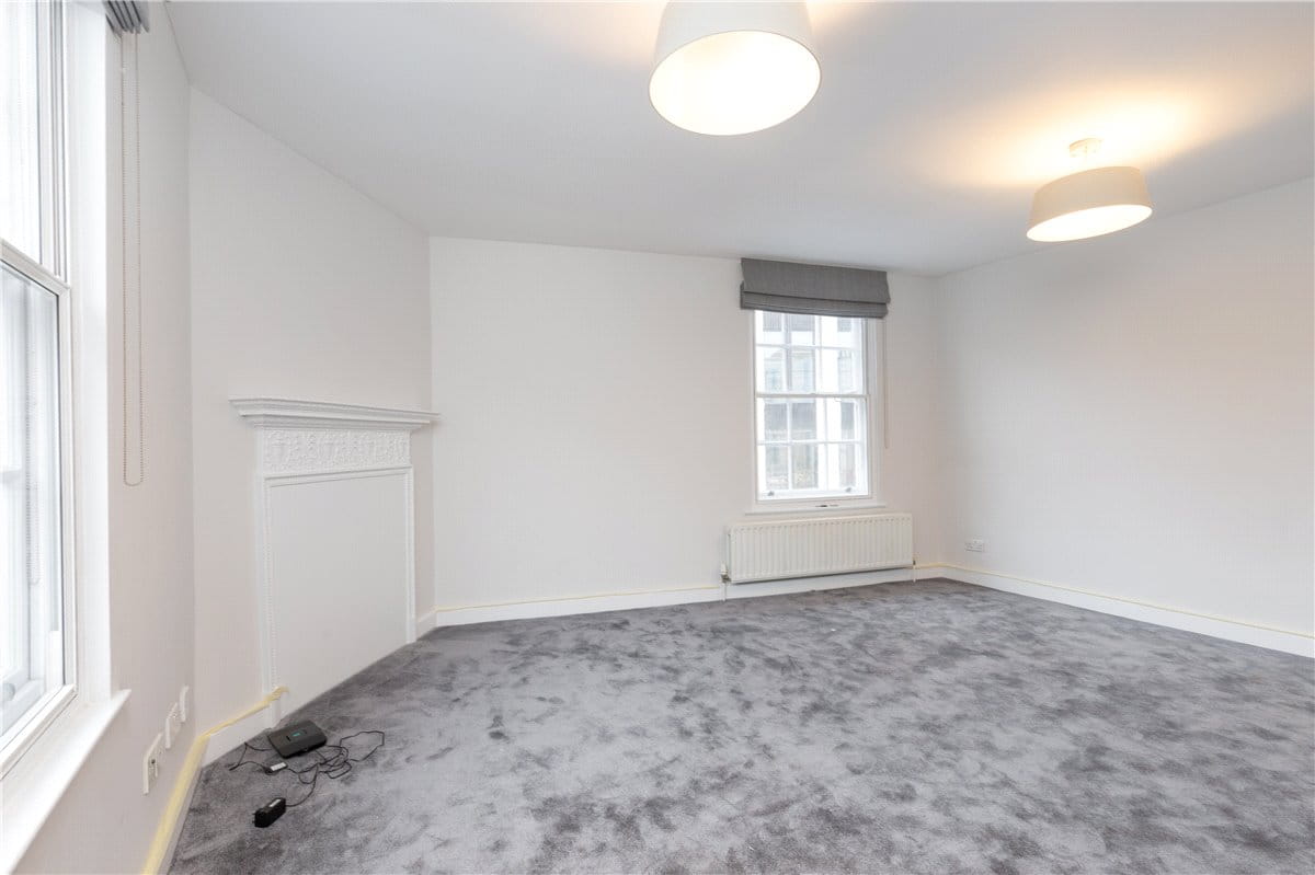 3 bedroom flat, George Street, Marylebone W1H - Available