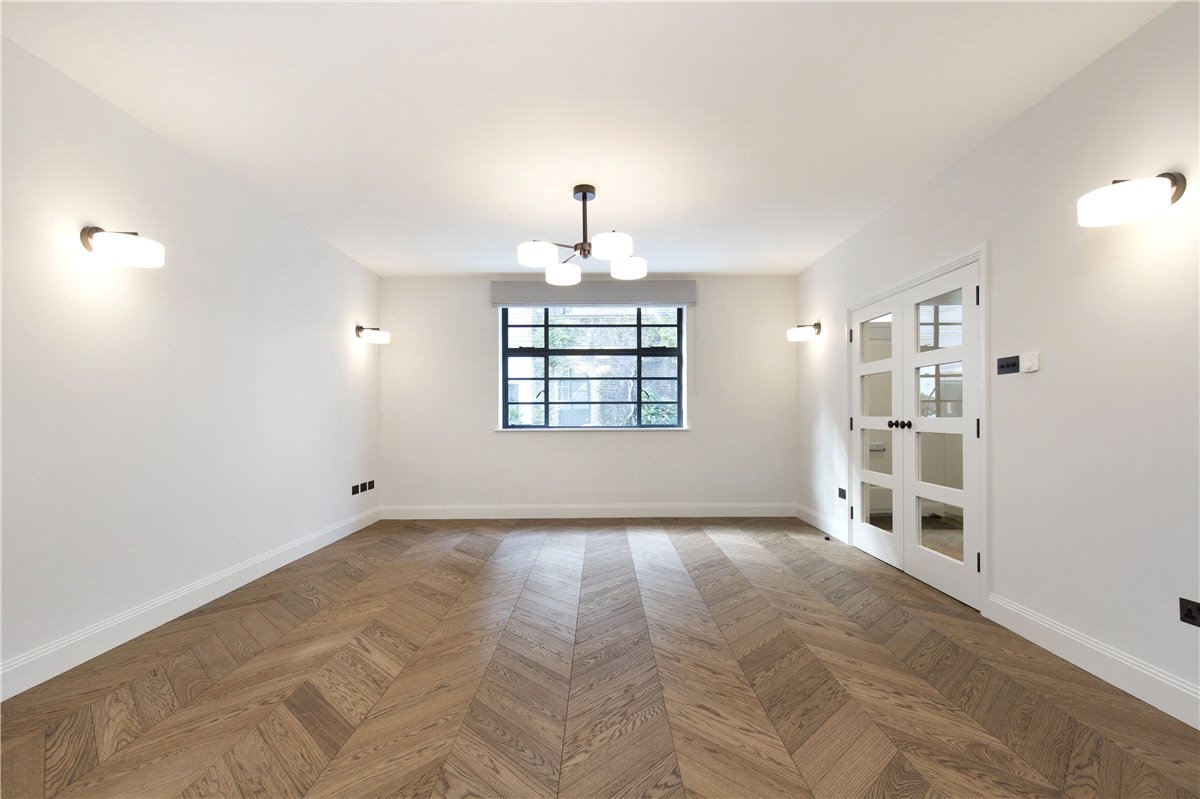 2 bedroom flat, Gloucester Place Mews, Marylebone W1U - Let Agreed