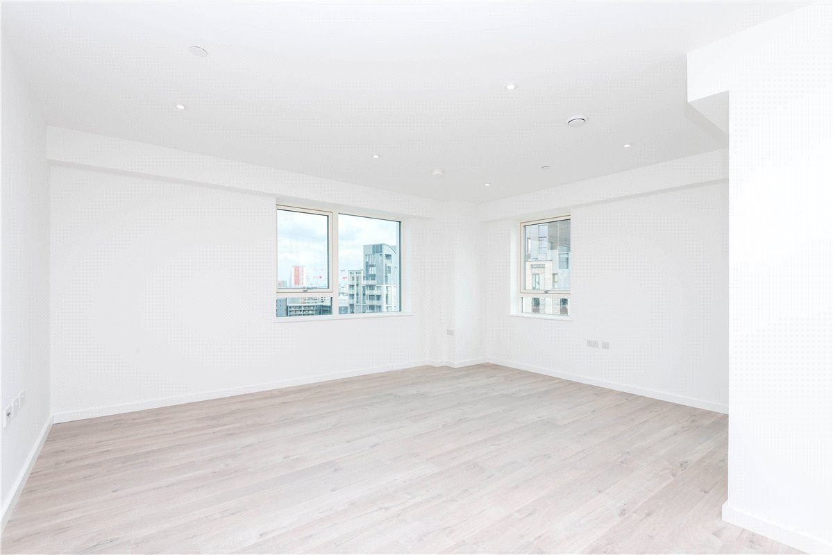 3 bedroom flat, Heartwell Avenue, London E16