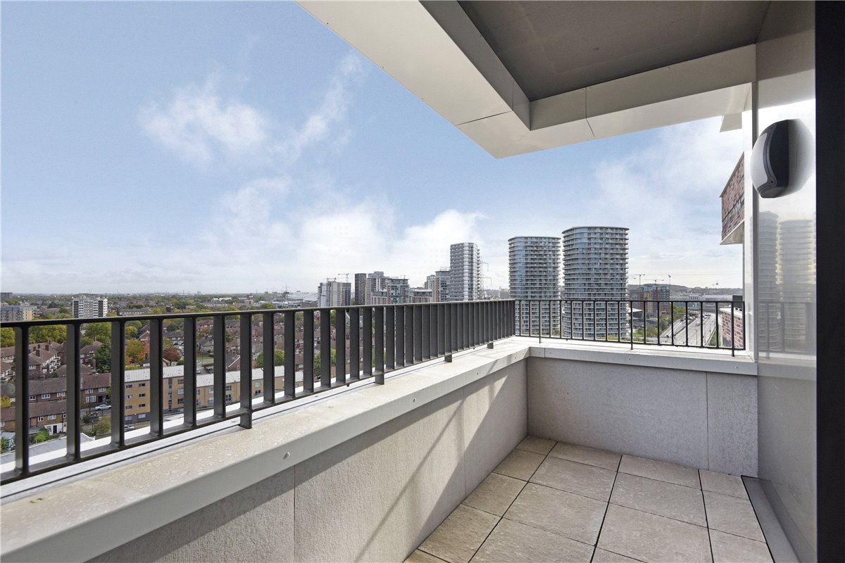 3 bedroom flat, Heartwell Avenue, London E16