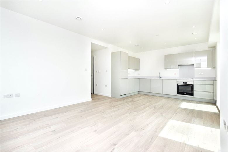 2 bedroom flat, Heartwell Avenue, London E16