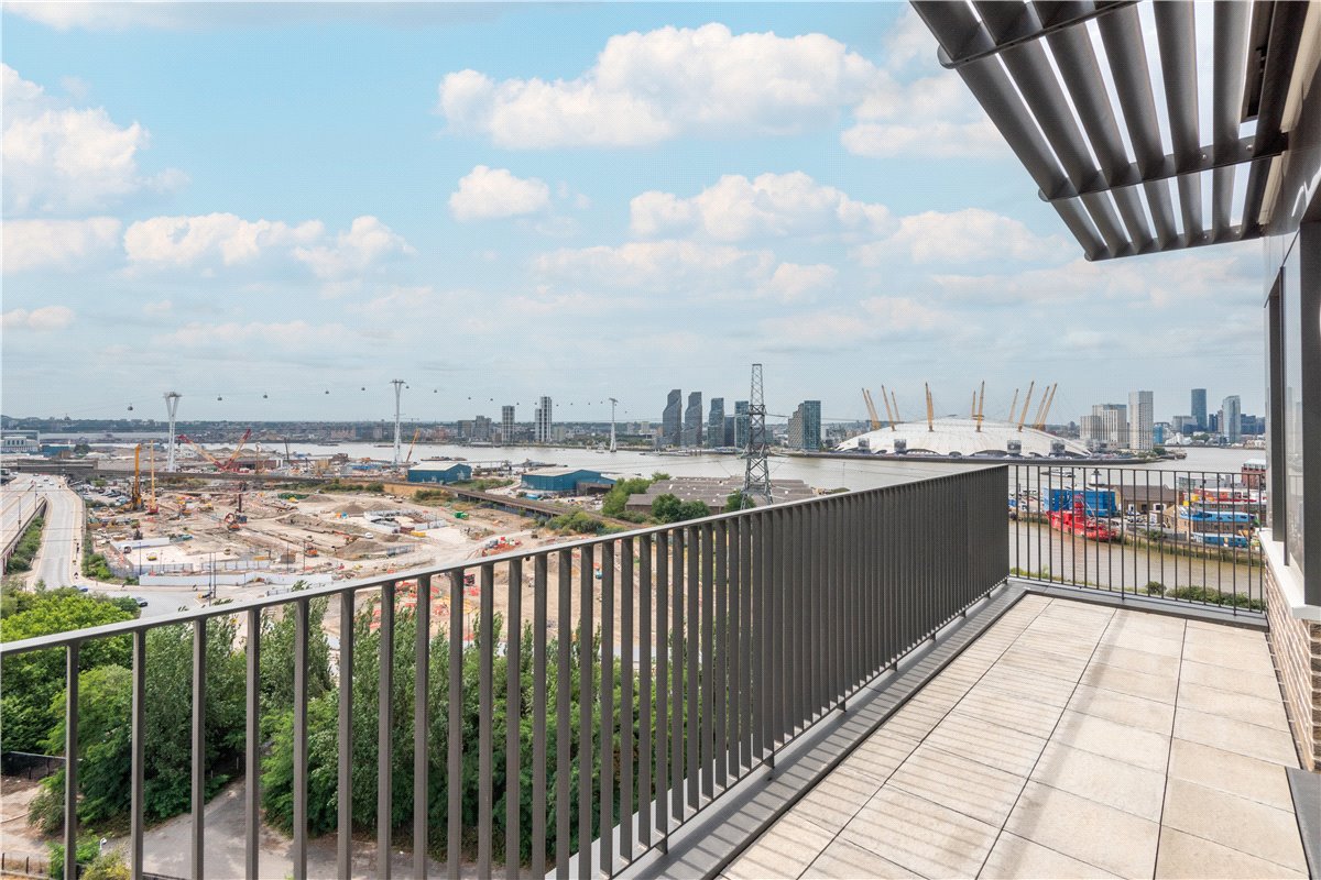 2 bedroom flat, Heartwell Avenue, London E16