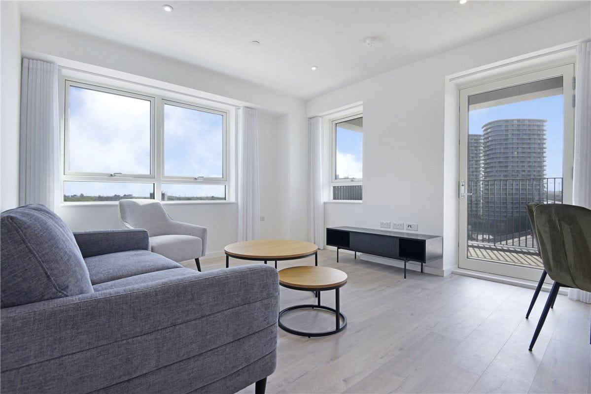 2 bedroom flat, Heartwell Avenue, London E16 - Let Agreed