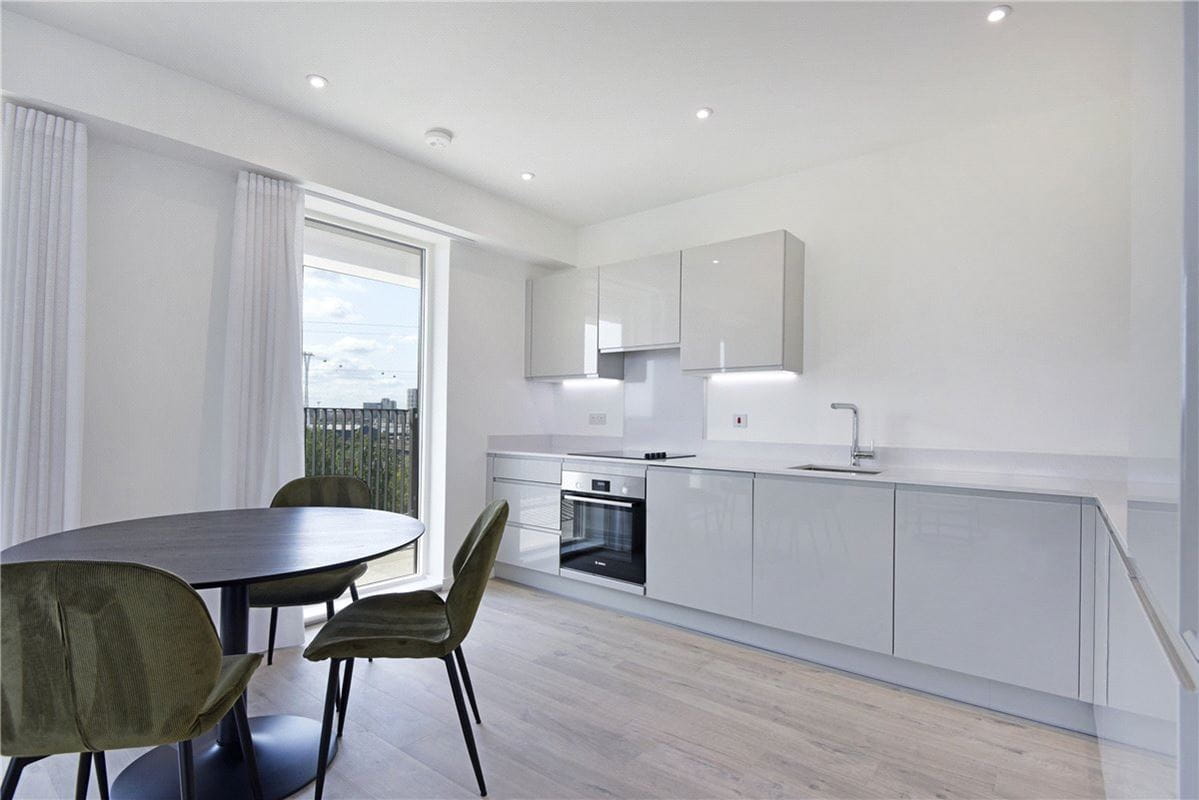 2 bedroom flat, Heartwell Avenue, London E16 - Let Agreed