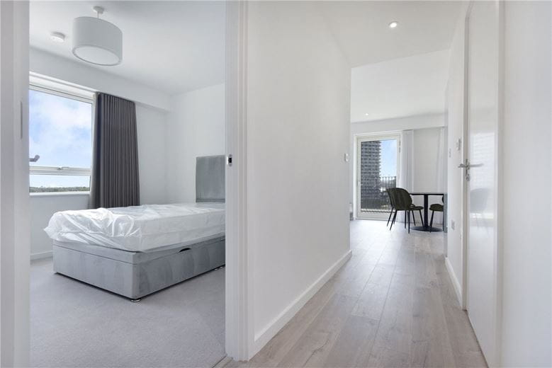 2 bedroom flat, Heartwell Avenue, London E16 - Let Agreed