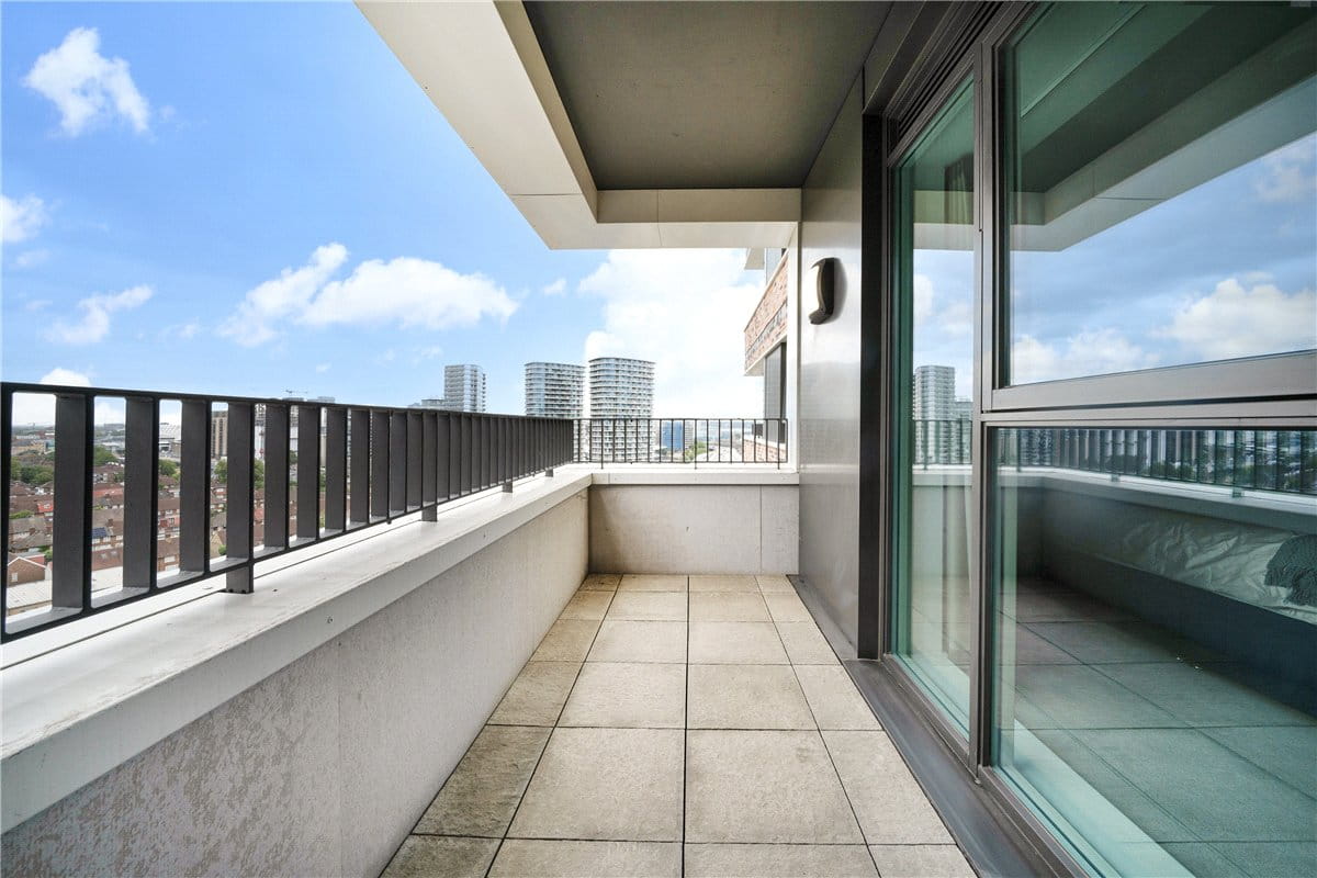 1 bedroom flat, Heartwell Avenue, London E16 - Let Agreed