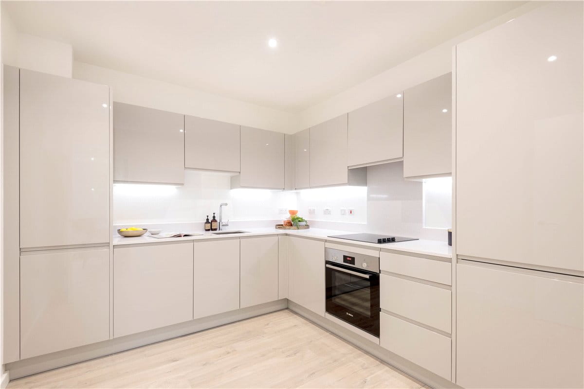 2 bedroom flat, Heartwell Avenue, London E16 - Available