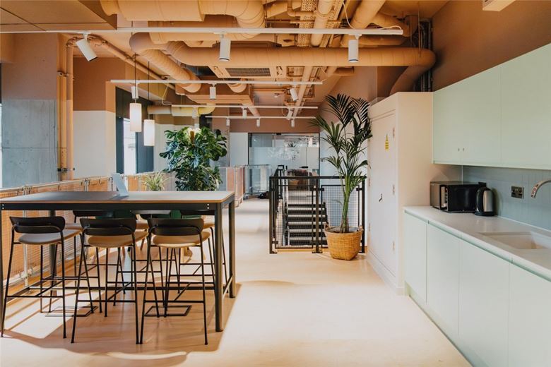 2 bedroom flat, Heartwell Avenue, London E16 - Available