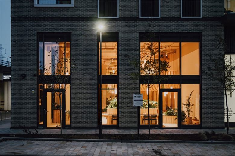 2 bedroom flat, Heartwell Avenue, London E16 - Available