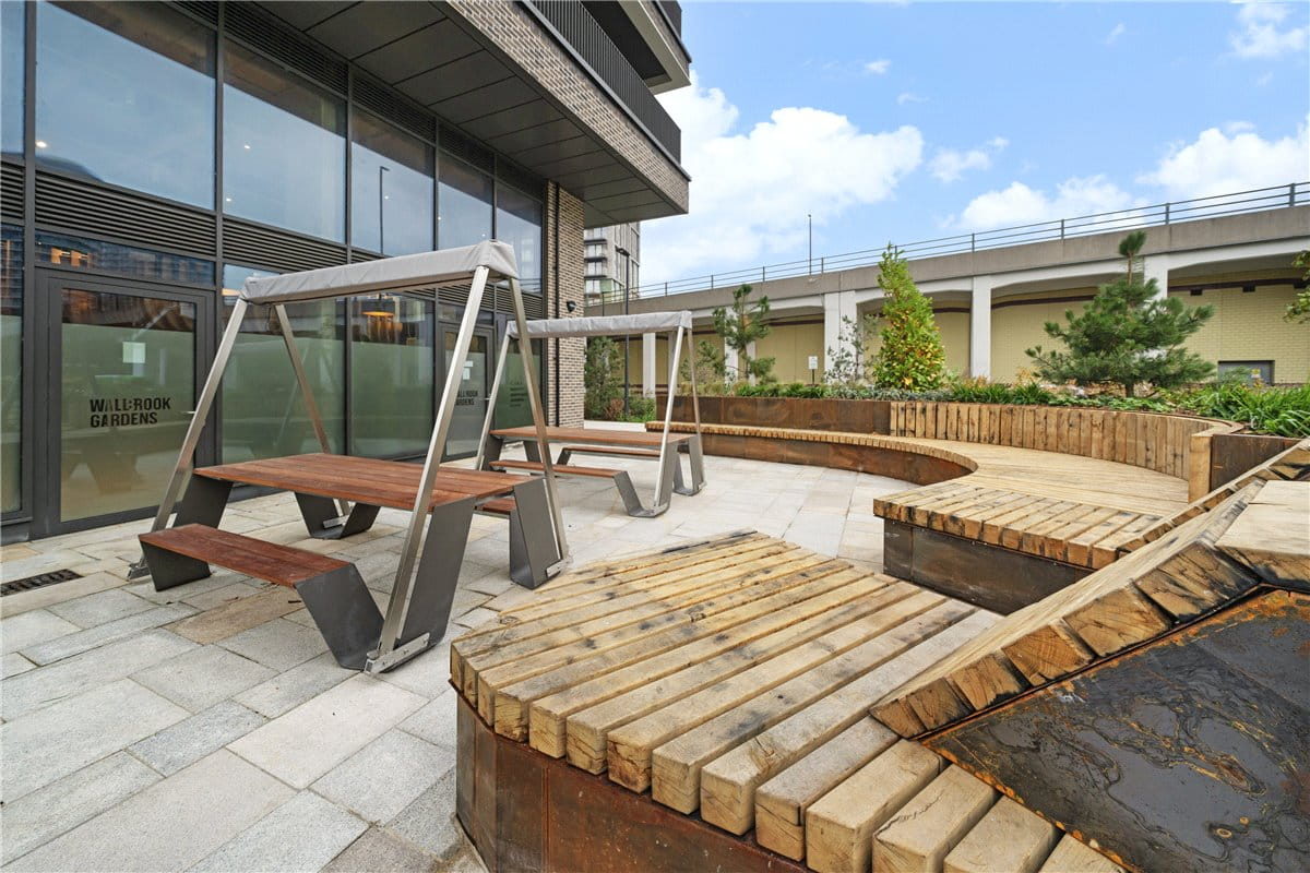 2 bedroom flat, Heartwell Avenue, London E16 - Available