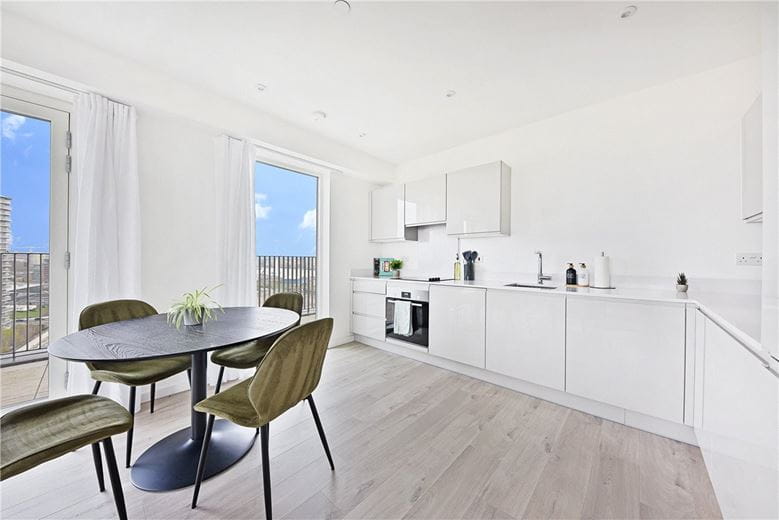 2 bedroom flat, Heartwell Avenue, London E16