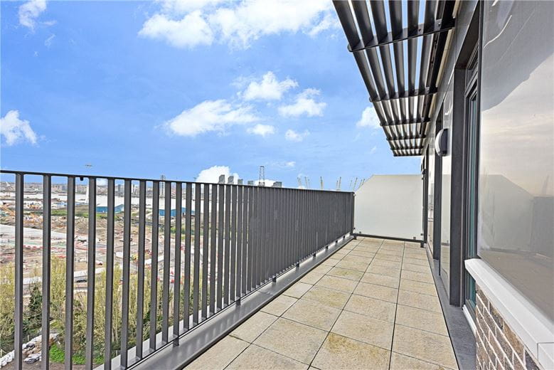 2 bedroom flat, Heartwell Avenue, London E16