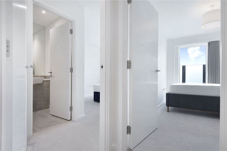 2 bedroom flat, Heartwell Avenue, London E16