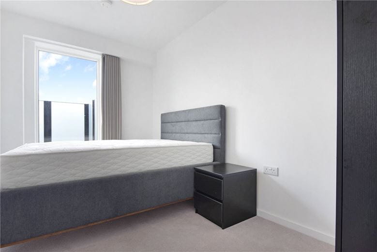 2 bedroom flat, Heartwell Avenue, London E16