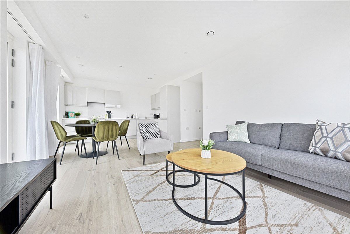 2 bedroom flat, Heartwell Avenue, London E16 - Let Agreed