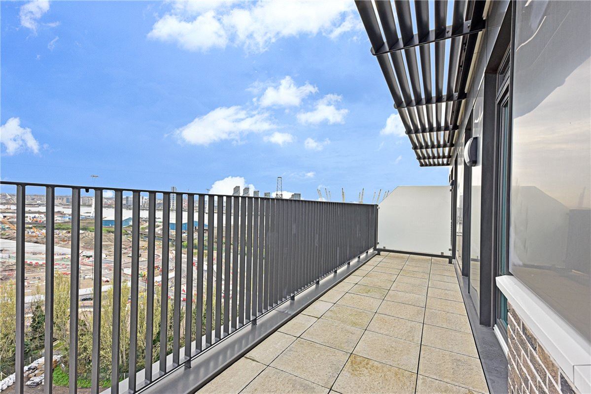 2 bedroom flat, Heartwell Avenue, London E16 - Let Agreed