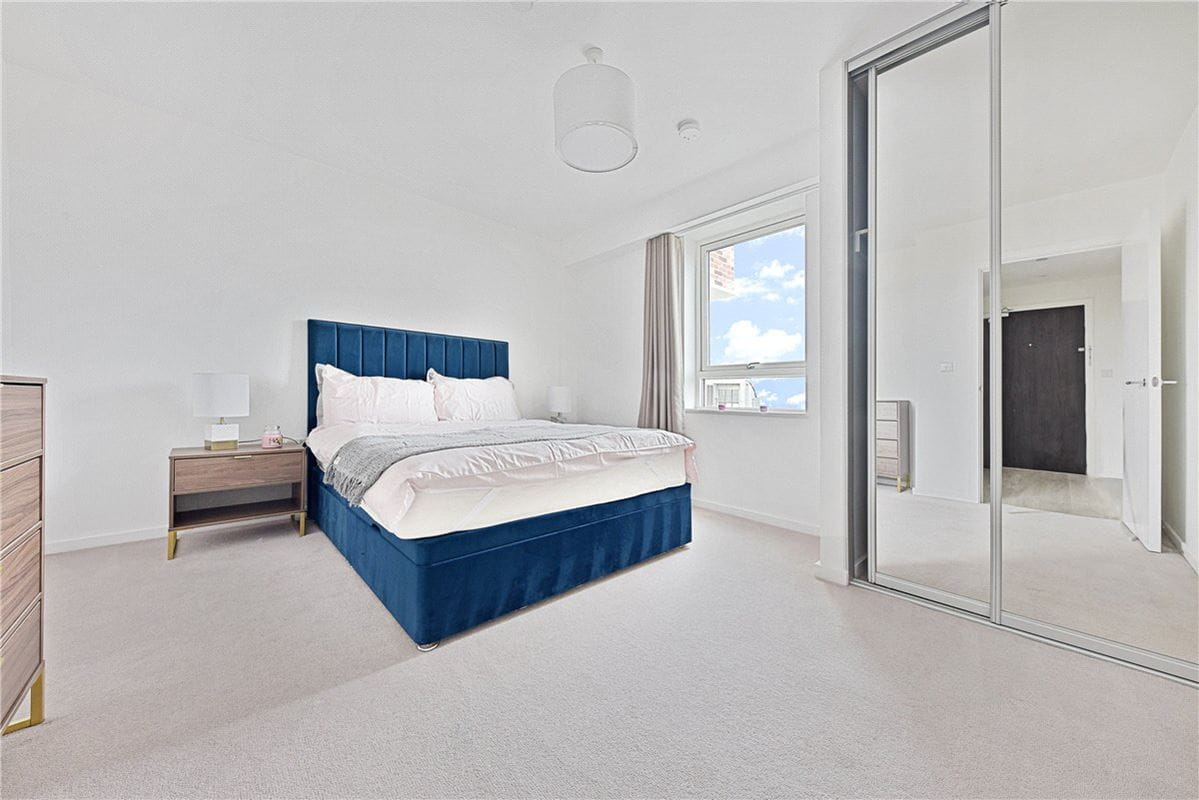 2 bedroom flat, Heartwell Avenue, London E16 - Let Agreed