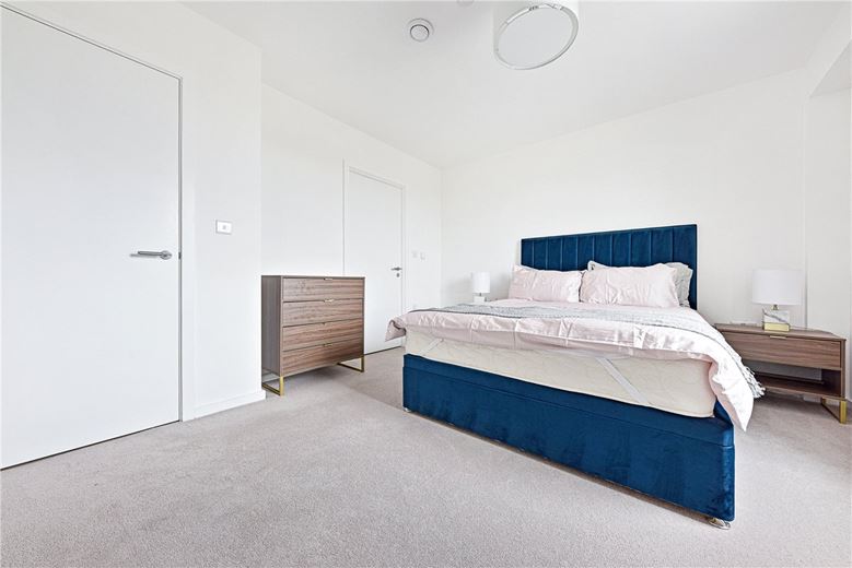 2 bedroom flat, Heartwell Avenue, London E16