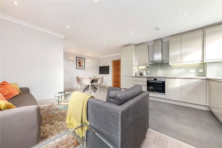 3 bedroom flat, Bickenhall Street, Marylebone W1U - Available