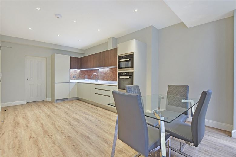 3 bedroom flat, Portland Place, Marylebone W1B - Available