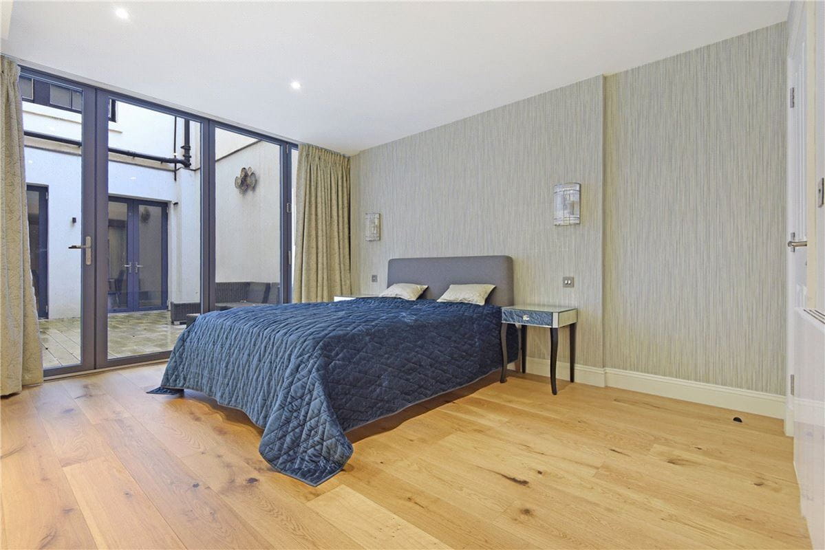 3 bedroom flat, Portland Place, Marylebone W1B - Available