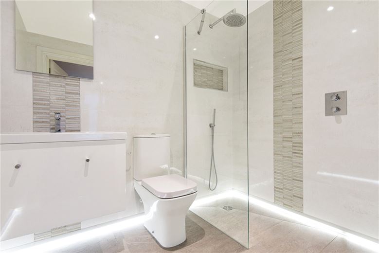 3 bedroom flat, Portland Place, Marylebone W1B - Available