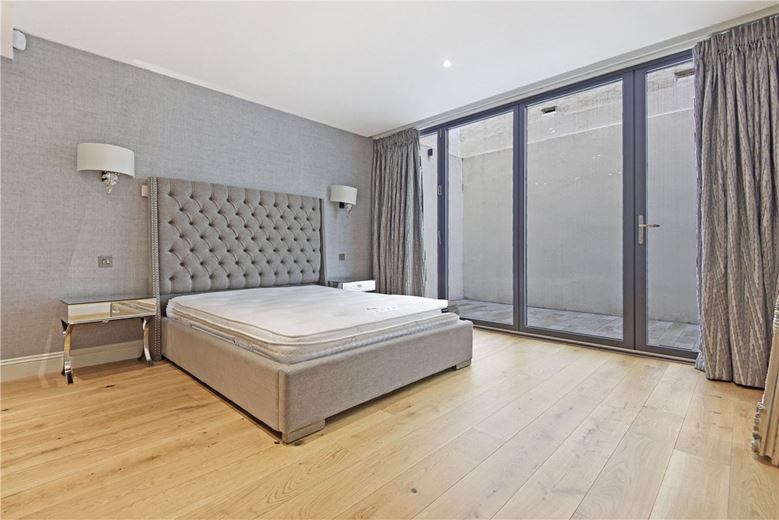 3 bedroom flat, Portland Place, Marylebone W1B - Available