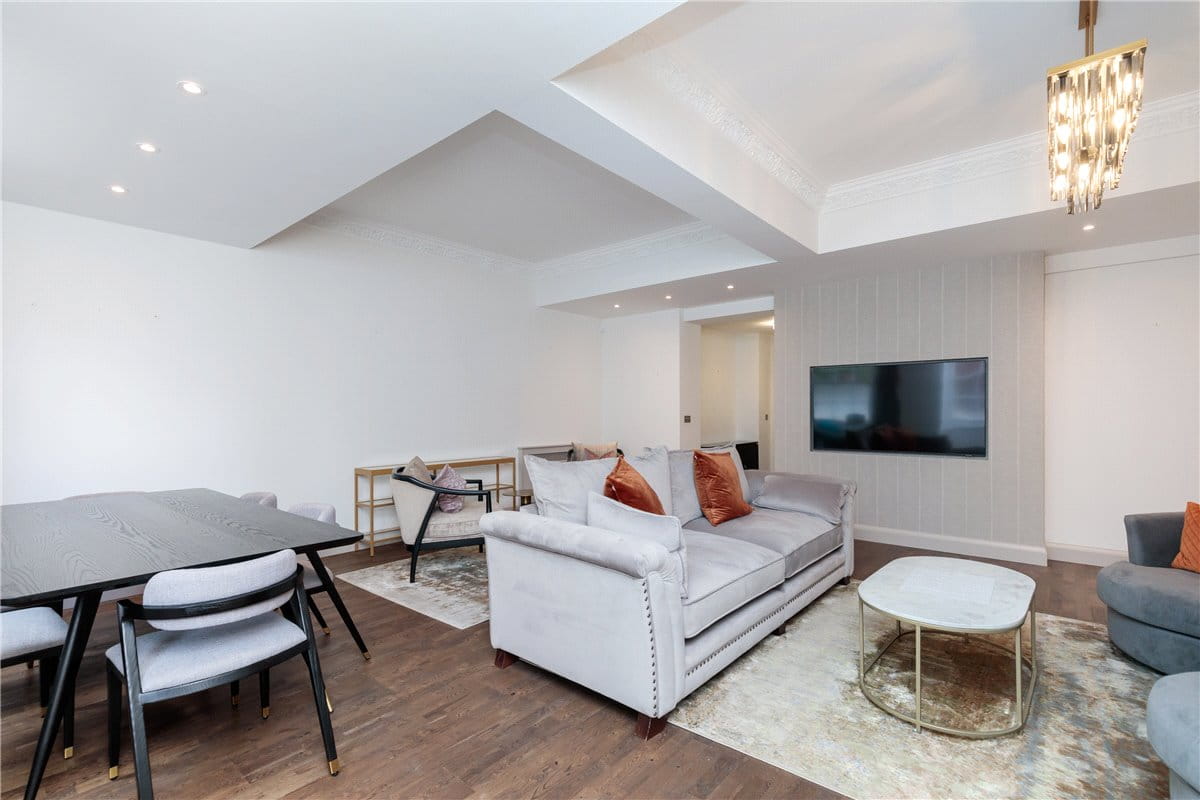 4 bedroom flat, Bryanston Court, George Street W1H - Available