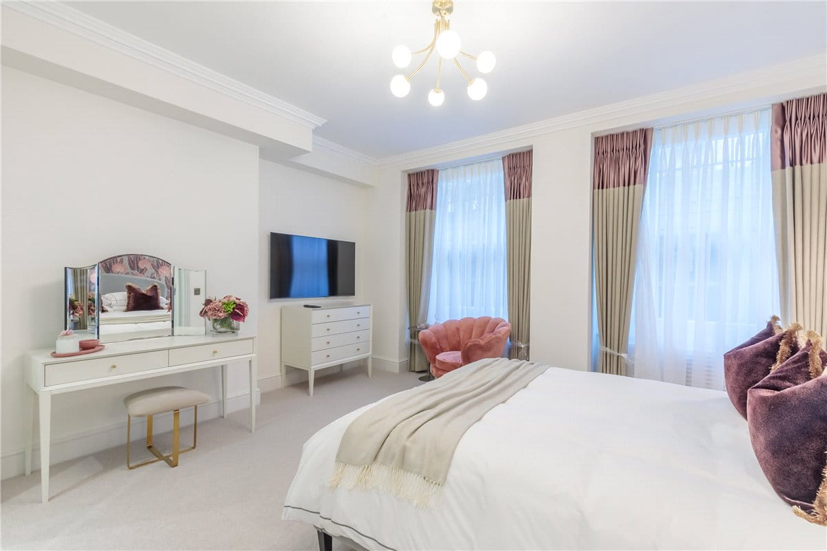 3 bedroom maisonette, Wimpole Street, London W1G - Available