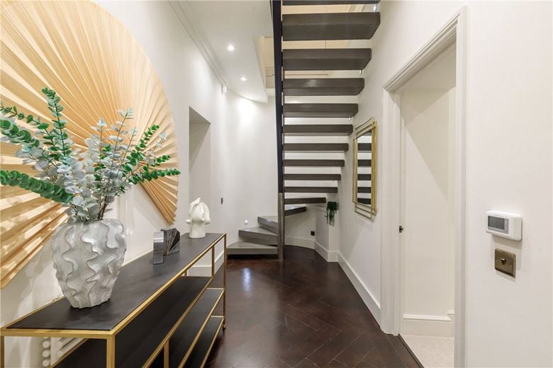 3 bedroom maisonette, Wimpole Street, London W1G - Available