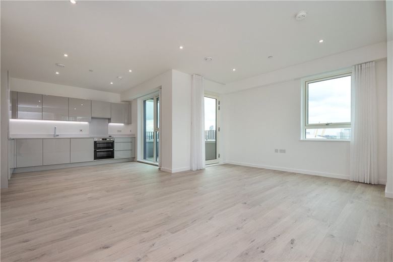 3 bedroom flat, Heartwell Avenue, London E16