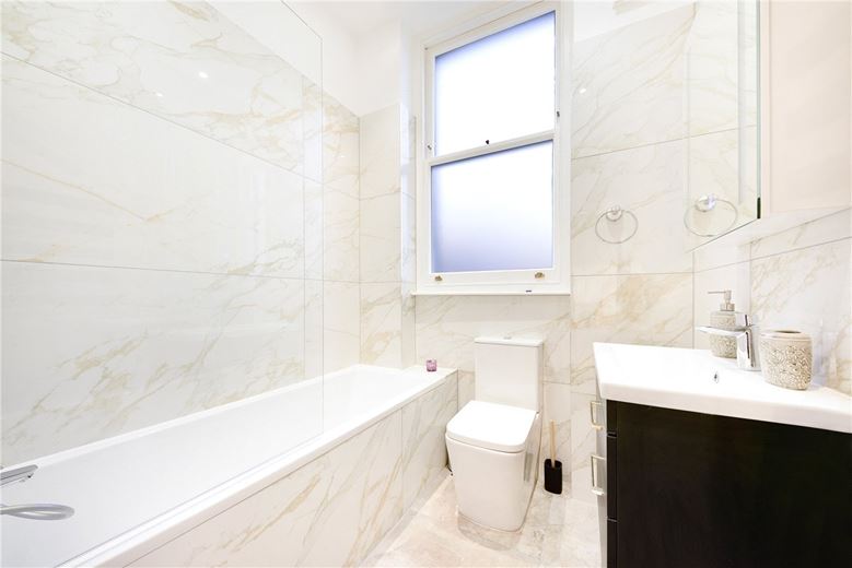 4 bedroom flat, Harley Street, Marylebone W1G - Available